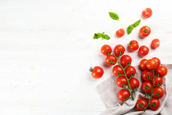 Bonito local polido produzir tomates cereja orgânicos . — Fotografia de Stock