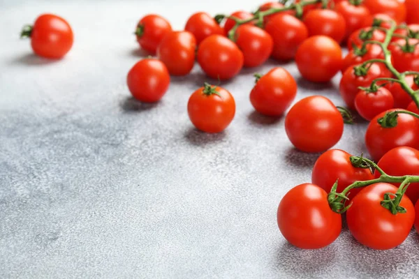 Bonito local polido produzir tomates cereja orgânicos . — Fotografia de Stock