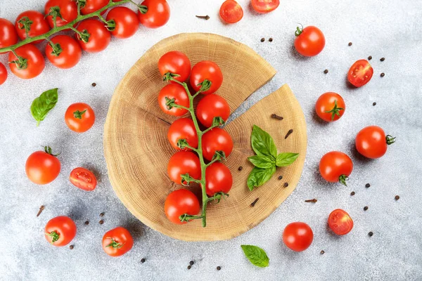 Bonito local polido produzir tomates cereja orgânicos . — Fotografia de Stock