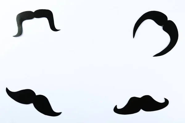 Begreppet årlig händelse som innebär odling av mustasch & skägg under november månad för att öka medvetenheten om män hälsofrågor och prostatacancer. Bakgrund, närbild, kopiera utrymme, platt låg. — Stockfoto