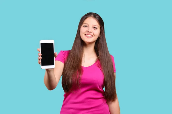 Junge Schöne Kurvenreiche Frau Posiert Mit Neuem Handy Vor Isoliertem — Stockfoto