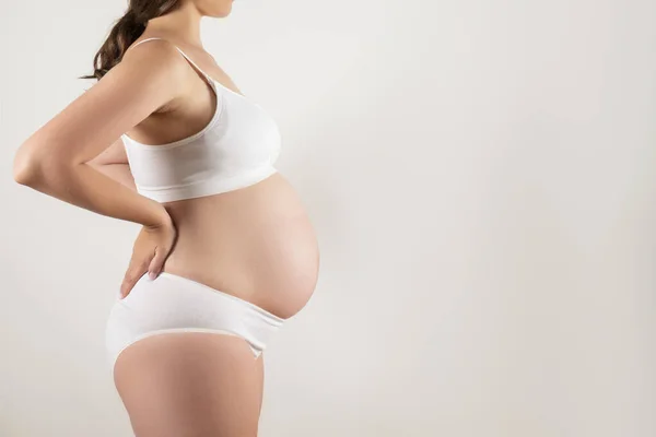 Close Pregnant Woman Wearing Supportive Seamless Maternity Bra Maxi Bottoms — Stock Photo, Image