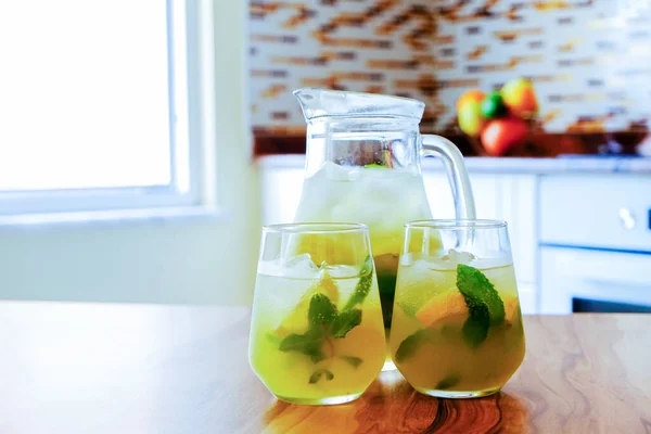 Vintage Jug Two Glasses Refreshing Non Alcoholic Mojito Lemonade Drink — Stock Photo, Image