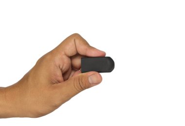 Beyaz arkaplanda siyah silgiyi tutan el..