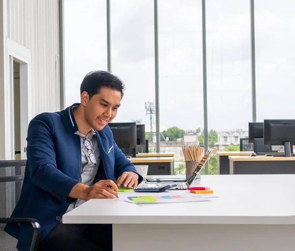 Young Smiling Cheerful Confident Businessman Checking Working Plan Schedule Timetable — Stock Photo, Image