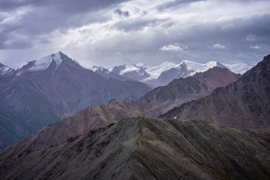 Kurtinsky su deposu görünümü. Kazakistan