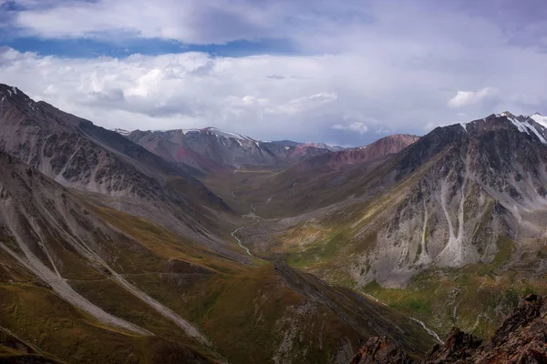 Geçit gorge görünümünü. Kazakistan, Almaty
