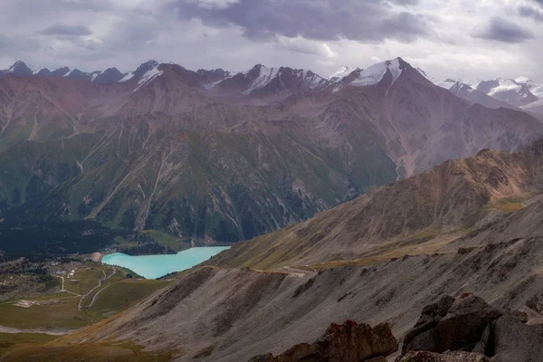 Büyük Almatı göle bakan büyük Almatı gorge