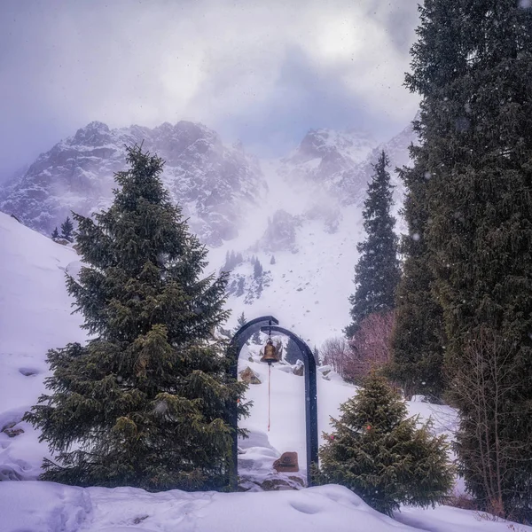 Almatı dağ. Tuyuk-Su gorge