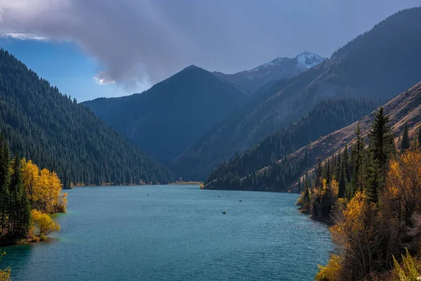 Kulsay Gölü. Güzel manzara. Kazakistan
