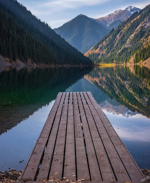 Kulsay Gölü. Güzel manzara. Kazakistan