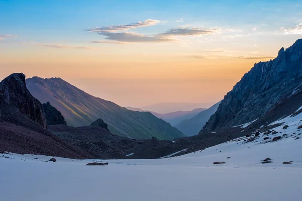 Şafak Bogdanovich buzul mühürlü. Kazakistan, Almaty