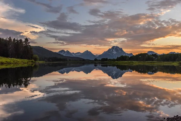 Grand Tetons Jackson gölde gün batımında yansıtan