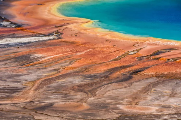 Soyut görünümünden overlook peri Falls, Midway şofben Havzası, Yellowstone Milli Parkı yakınındaki Grand Prizmatik bahar
