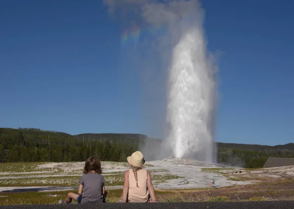 Küçük kızlar Yaşlı sadık ne zaman Yellowstone Milli Parkı oluşturulan gökkuşağı takdir