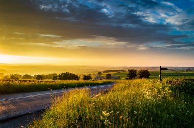 Gün batımı, Lindley çayırlar. Yorkshire. İngiltere