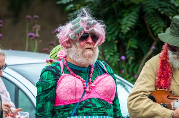 Otley Halk Festivali. Otley. West Yorkshire. İngiltere'de. 22 Eylül 2018. Bunlar 'Morris dansçılar' - sokak sanatçıları, dansçılar ve müzisyenler İngiltere'de küçük bir pazar kasabasında bir asırlık geleneksel dans performans..