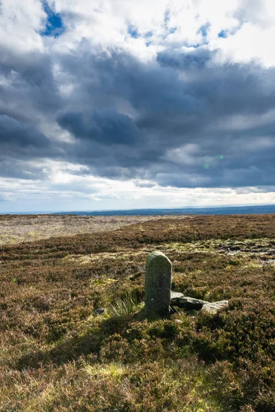 Eski Sınır Taşı. İlkley kırı. Yorkshire