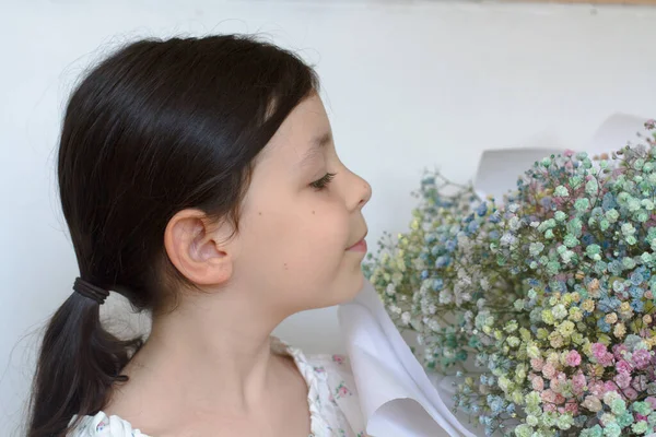 Little Girl Colourful Flowers — Stock Photo, Image