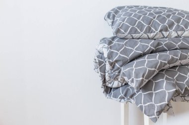 Modern gri yatak çarşafları kazık, Trend, Minimalizm temiz ev kavramı