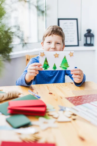 Nove Anos Menino Preparando Cartões Felicitações Natal Para Avós Ideias — Fotografia de Stock