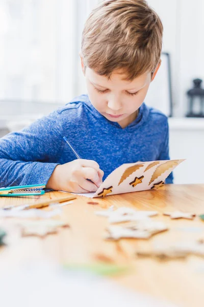 Nove Anni Ragazzo Preparare Biglietti Auguri Natale Nonni Idee Regalo — Foto Stock