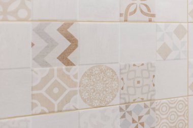 Patchwork seramik karo desen İskandinav tarzı. Banyo duvar tasarımı