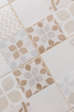 Patchwork seramik karo desen İskandinav tarzı. Banyo duvar tasarımı