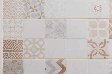 Patchwork seramik karo desen İskandinav tarzı. Banyo duvar tasarımı