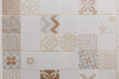 Patchwork seramik karo desen İskandinav tarzı. Banyo duvar tasarımı