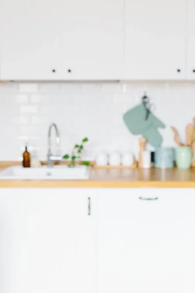 Lihat pada dapur putih dalam gaya Skandinavia — Stok Foto