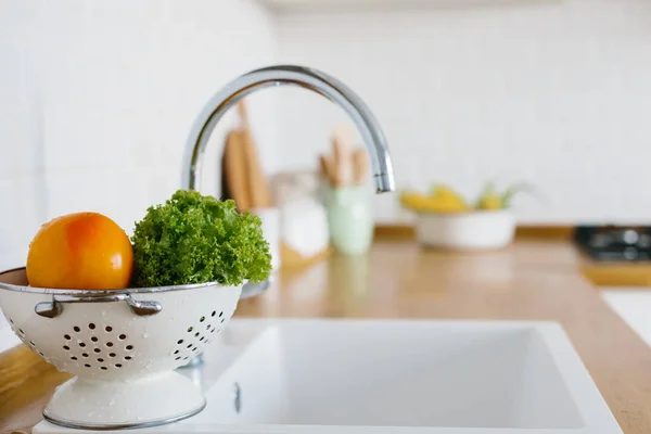 Wet fresh vegetables in white colander — Stock Photo, Image