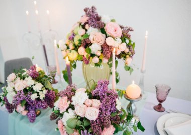 Düğün romantik yemek masası ayarları.