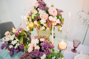 Düğün romantik yemek masası ayarları.