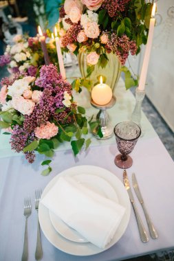 Düğün romantik yemek masası ayarları.