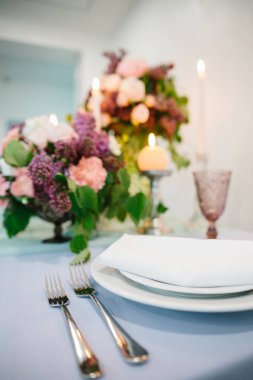 Düğün romantik yemek masası ayarları.