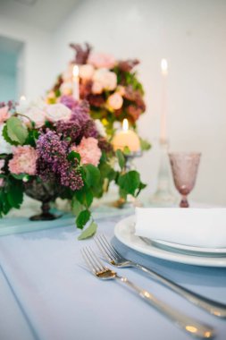 Düğün romantik yemek masası ayarları.