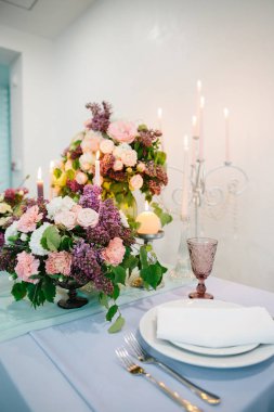 Düğün romantik yemek masası ayarları.