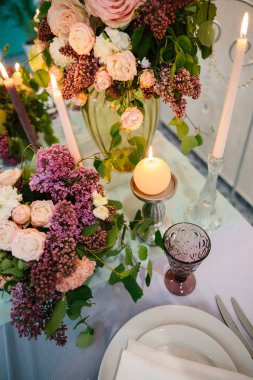 Düğün romantik yemek masası ayarları.