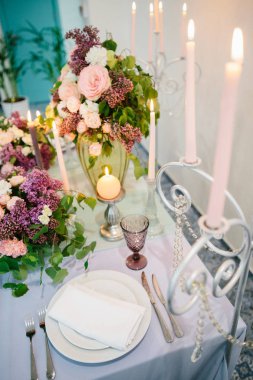 Düğün romantik yemek masası ayarları.