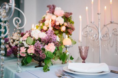 Düğün romantik yemek masası ayarları.