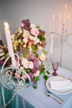 Düğün romantik yemek masası ayarları.