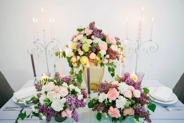 Düğün romantik yemek masası ayarları.