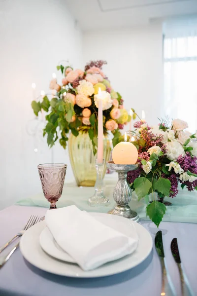 Düğün romantik yemek masası ayarları.