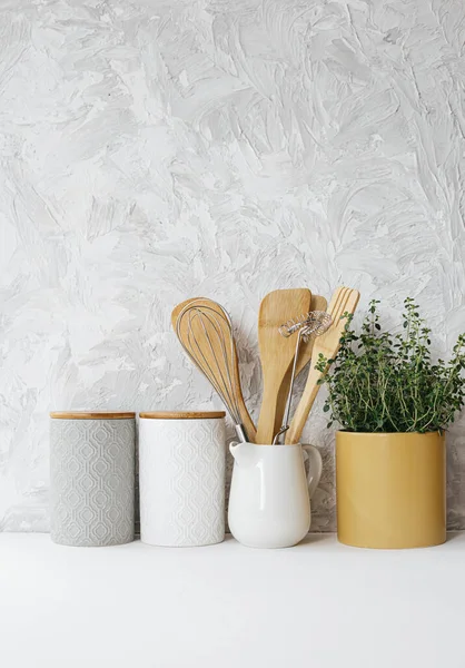Kitchen Utensils Ceramic Jar Thyme Herb White Gray Texture Background — Stock Photo, Image