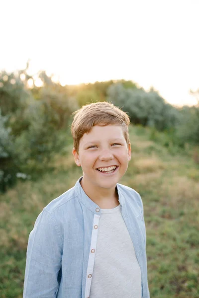 Portrait Teen Boy Yyung Boy Enjoys His Time Field — Stock Photo, Image