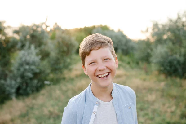 Portrait Teen Boy Yyung Boy Enjoys His Time Field — Stock Photo, Image