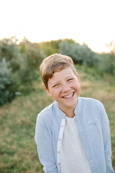 Portrait Teen Boy Yyung Boy Enjoys His Time Field — Stock Photo, Image