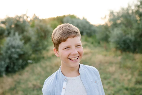 Portrait Teen Boy Yyung Boy Enjoys His Time Field — Stock Photo, Image