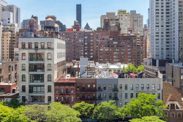 Нью Йорк Вид Исторические Здания Вдоль Улицы Фоне Манхэттенского Горизонта — стоковое фото
